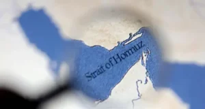 Іран закриває Ормузьку протоку: обстріли цивільних суден і зміна курсів кораблів Закриття-Іраном-Ормузької-протоки-18-квітня-–-щонайменше,-два-кораблі-були-обстріляні