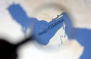 Іран закриває Ормузьку протоку: обстріли цивільних суден і зміна курсів кораблів Закриття-Іраном-Ормузької-протоки-18-квітня-–-щонайменше,-два-кораблі-були-обстріляні
