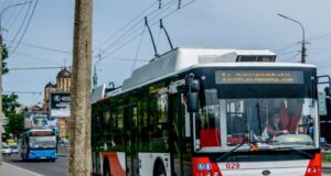 У Луцьку платити за проїзд банківською картою стало дорожче. Пояснення У-Луцьку-платити-за-проїзд-банківською-картою-стало-дорожче.-Пояснення