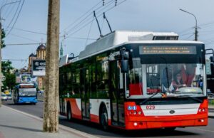 У Луцьку платити за проїзд банківською картою стало дорожче. Пояснення У-Луцьку-платити-за-проїзд-банківською-картою-стало-дорожче.-Пояснення