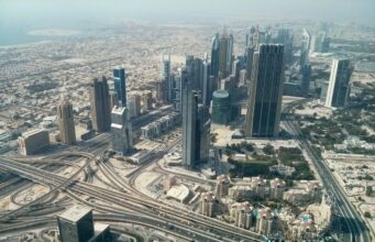 Дубай повертається до нормального життя після обстрілів Ірану, але страх нікуди не зник Дубай-повертається-до-нормального-життя-після-обстрілів-Ірану,-але-страх-нікуди-не-зник