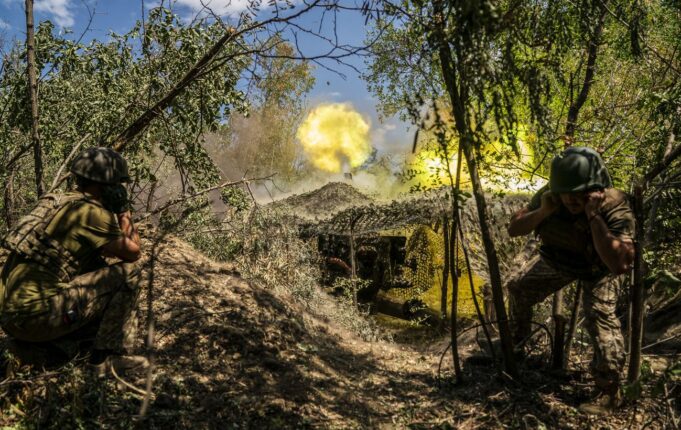 Російські війська зменшили інтенсивність бойових дій, але плани щодо Донбасу залишаються незмінними Росіяни не відмовляються від наступу, але активність тимчасово впала, – Трегубов