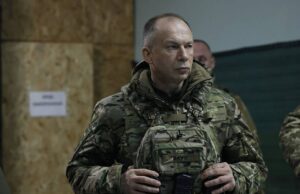 Боротьба українських військових з російськими окупантами триває на трьох напрямках ЗСУ змагаються з окупантами за трьома напрямками, – Сирський