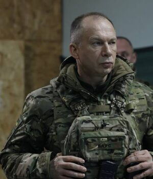 ЗСУ змагаються з окупантами за трьома напрямками, – Сирський