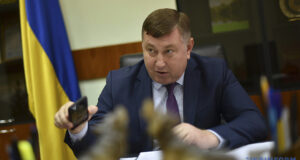 Депутат Волиньради задекларував новий кросовер дружини за понад 3 мільйони гривень Депутат-Волиньради-задекларував-новий-кросовер-дружини-за-понад-3-мільйони-гривень