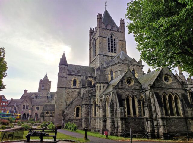 Новий поїзд з’єднає столицю Ірландії із таємними замками та незайманими пляжами Новий-поїзд-з’єднає-столицю-Ірландії-із-таємними-замками-та-незайманими-пляжами