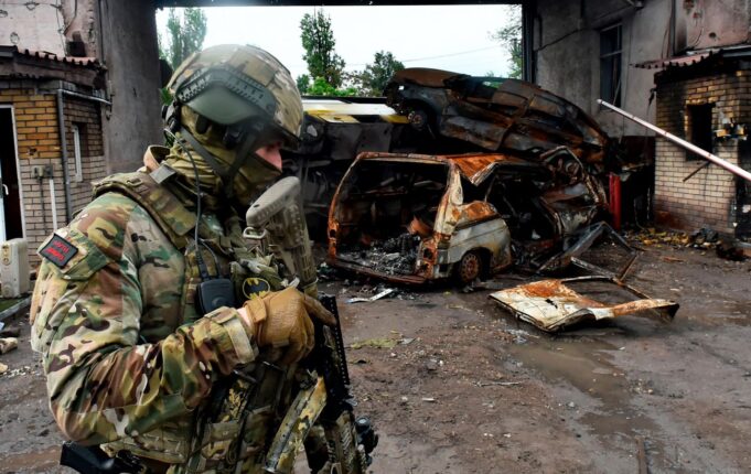 Російські зусилля на Харківському напрямку: дезінформація та бойові дії Росіяни “захопили в кредит” село в Харківській області, – ЗСУ
