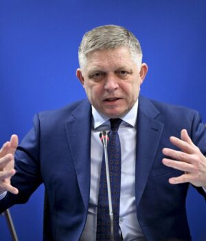 Фіцо-прагне-відвідати-Росію-9-травня:-запит-на-проліт-отримала-ще-одна-країна