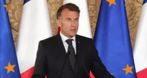 Макрон сподівається на прогрес у питанні кредиту Україні від Угорщини Макрон-очікує-прогресу-від-Угорщини-щодо-кредиту-Україні-на-90-мільярдів-євро