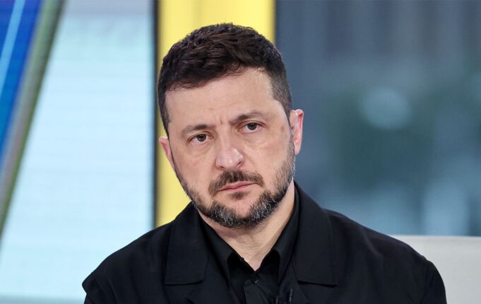 Зеленський: Вихід з Донбасу є стратегічним програшем для України Вихід з Донбасу – це програш для України, – Зеленський