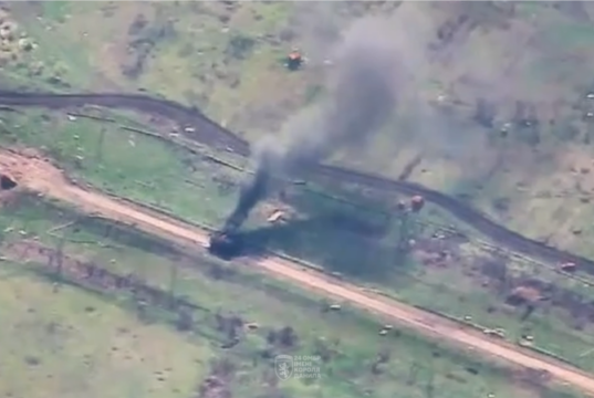 Російські війська зазнали втрат під Часовим Яром на Донеччині Росія-кинула-бронетехніку-та-«байки»-на-Часів-Яр:-деталі-від-бійців-ЗСУ