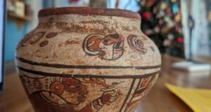 Жінка купила в секонд-хенді вазу за 3,99$, яка через 5 років виявилася артефактом майя Жінка-купила-в-секонд-хенді-вазу-за-3,99$,-яка-через-5-років-виявилася-артефактом-майя