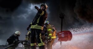 Російські дрони атакували Суми: чотири особи постраждали Нічна атака дронів на Суми пошкодила житлові будинки та лікарню