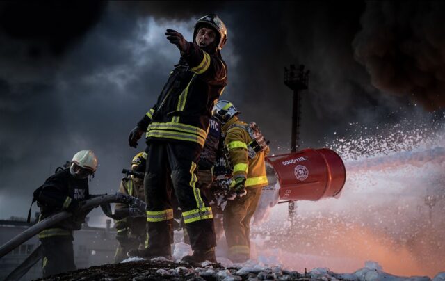 Російські дрони атакували Суми: чотири особи постраждали Нічна атака дронів на Суми пошкодила житлові будинки та лікарню