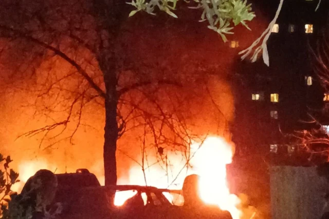 Масована атака на Суми: чотири постраждалих унаслідок нічного удару Масована-атака-на-Суми-–-щонайменше-четверо-постраждалих