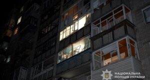 “Прильоти” по житлових кварталах, кількість поранених зросла: РФ атакувала обласний центр (фото, відео) “Прильоти”-по-житлових-кварталах,-кількість-поранених-зросла:-РФ-атакувала-обласний-центр-(фото,-відео)