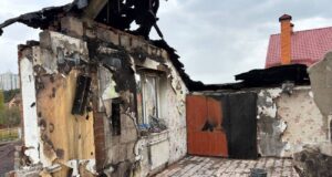 Російська атака на будинок радника міністра оборони: наслідки удару дронів Радник Міноборони “Флеш” показав будинок після атаки дронів (фото)