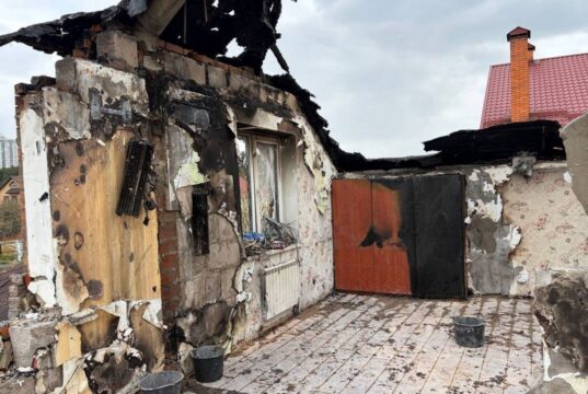 Російська атака на будинок радника міністра оборони: наслідки удару дронів Радник Міноборони “Флеш” показав будинок після атаки дронів (фото)