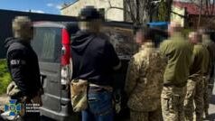 В Одесі затримано військових за викрадення людей та вимагання грошей Військові-ТЦК-Одеси-викрадали-людей,-вимагали-гроші-та-погрожували-“штурмом-посадок”.-Сирський-відсторонив-начальника