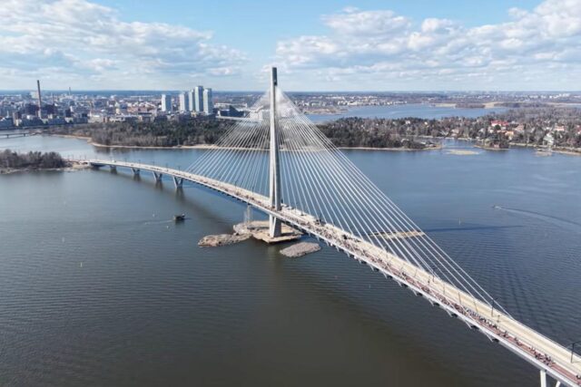 У Фінляндії відкрили один з найдовших пішохідних мостів світу У-Фінляндії-відкрили-один-з-найдовших-пішохідних-мостів-світу