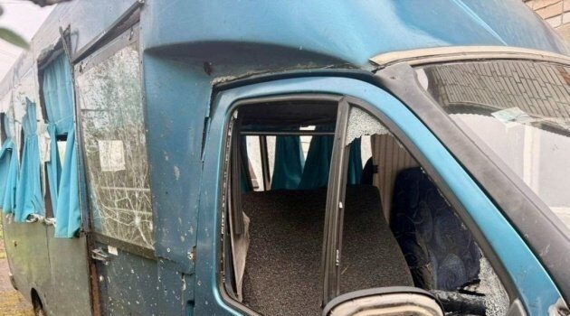 На Дніпропетровщині ворог атакував дроном маршрутку, є поранені На-Дніпропетровщині-ворог-атакував-дроном-маршрутку,-є-поранені