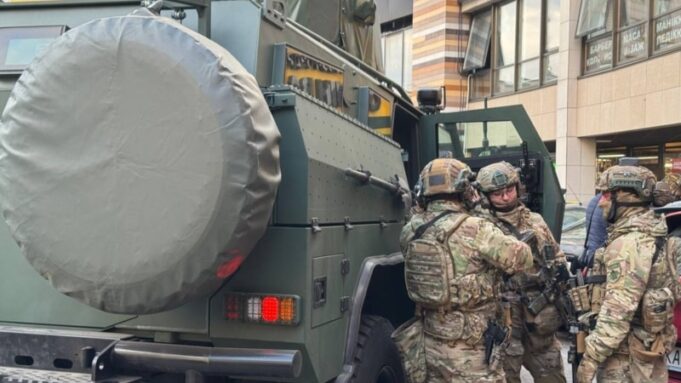 Трагедія в Києві: стрілянина забрала життя семи людей, поліція під тиском критики «Вони-не-мають-боятися-пострілів».-Поліція-з-бойовим-досвідом-здатна-захистити-цивільних?
