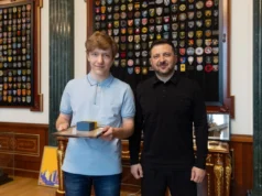 Президент України відзначив юного шахіста Романа Дегтярьова за перемогу на чемпіонаті Європи Виграв-чемпіонат-Європи,-не-будучи-гросмейстером:-Зеленський-вручив-відзнаку-17-річному-Роману-Дегтярьову