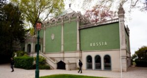 Росія вперше представить свої експонати на Венеційській бієнале з початку війни в Україні Повернення-Росії-на-Венеційську-бієнале:-Рим-сперечається-з-ЄС,-а-українці-відмовляються-від-протестів?