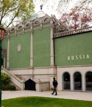 Повернення-Росії-на-Венеційську-бієнале:-Рим-сперечається-з-ЄС,-а-українці-відмовляються-від-протестів?