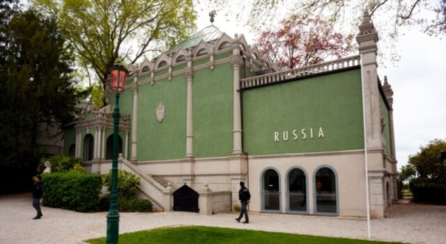 Росія вперше представить свої експонати на Венеційській бієнале з початку війни в Україні Повернення-Росії-на-Венеційську-бієнале:-Рим-сперечається-з-ЄС,-а-українці-відмовляються-від-протестів?