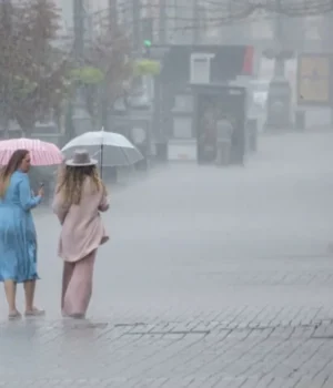 Атмосферні фронти принесуть в Україну дощі, похолодання та штормовий вітер