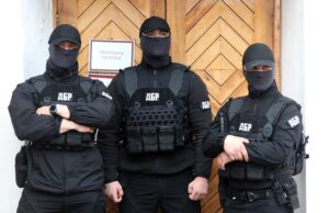В Харкові викрито військових, які катували цивільних осіб У Харкові викрили групу військових ТЦК, підозрюваних у катуваннях цивільних