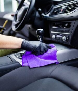 Як почистити-салон-авто-в домашніх-умовах:-від-професійних-засобів-до народних-секретів