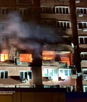 Росіяни-атакували-Дніпро,-горить-багатоповерхівка