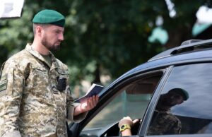 Адвокат назвав категорії жінок, яких можуть не випустити за кордон Адвокат-назвав-категорії-жінок,-яких-можуть-не-випустити-за-кордон