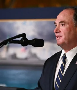 Міністр-ВМС-США-Джон-Фелан-раптово-подав-у-відставку,-його-обов’язки-виконуватиме-заступник