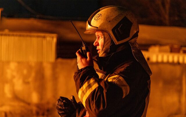 Атака дронів на Дніпро: семеро постраждалих, серед них діти У Дніпрі зростає кількість постраждалих через атаку РФ, серед них діти