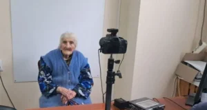 100-річна українка з Донеччини отримала закордонний паспорт для подорожі до Європи 100-річна українка з Донеччини отримала закордонний паспорт для подорожі до Європи