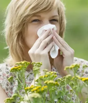 Перехресна-алергія-–-чому-організм-реагує-на-фрукти-через-пилок-рослин