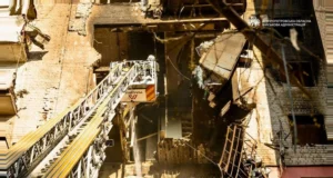 У Дніпрі внаслідок атаки БПЛА постраждали 13 осіб, зокрема діти Удар-БПЛА-по-Дніпру-23-квітня-–-кількість-постраждалих-зросла-до-13-людей