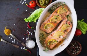 Вечеря в одній формі за 30 хвилин: секрет ідеального лосося, який “тане” у роті Вечеря-в-одній-формі-за-30-хвилин:-секрет-ідеального-лосося,-який-“тане”-у-роті
