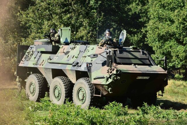 У В’єтнамі помітили бронетранспортер, схожий на український БТР-4, – Defense Express У-В’єтнамі-помітили-бронетранспортер,-схожий-на-український-БТР-4,-–-defense-express