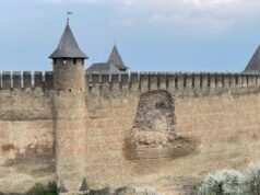 Обвал стіни Хотинської фортеці: причини та наслідки «Стіни-розмиває-дощем,-а-фахівці-–-на-фронті»-Чому-обвалився-мур-Хотинської-фортеці-та-що.
