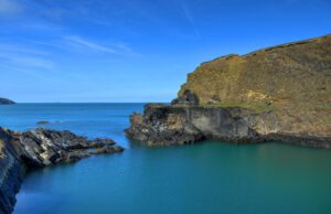 Казкова лагуна серед скель: в Уельсі туристи знайшли унікальне місце для відпочинку Казкова-лагуна-серед-скель:-в-Уельсі-туристи-знайшли-унікальне-місце-для-відпочинку