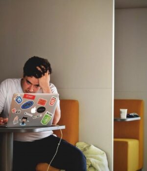 Названо-невинну-помилку,-яка-тихо-і-непомітно-псує-ваш-ноутбук