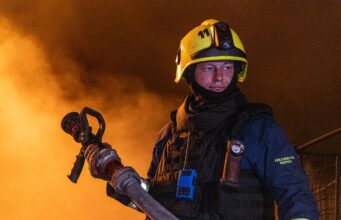 Масована атака дронів на Одесу: пошкоджено житлові будинки та постраждалі РФ вдарила по житлових кварталах Одеси: у місті пошкоджені будинки та є постраждалі