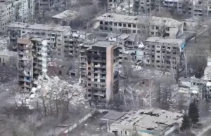 Масштабні руйнування Костянтинівки: МВС оприлюднило відео з повітря Одна-з-найгарячіших-ділянок-фронту-–-МВС-показало-з-повітря-зруйновану-Костянтинівку