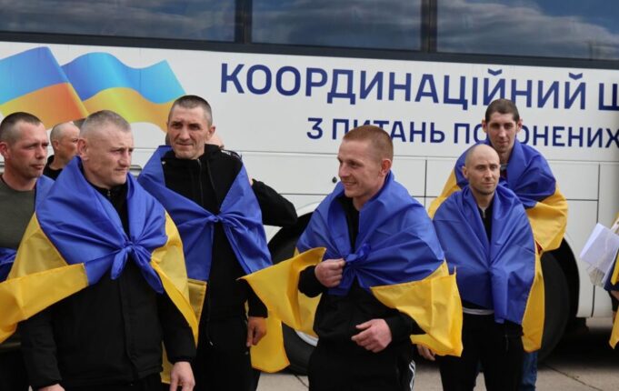В Україні відбувся 73-й обмін військовополоненими з Росією У Коордштабі назвали особливість нового обміну полоненими з РФ