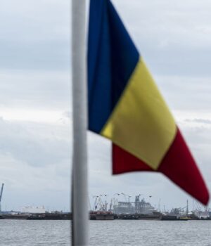 У Румунії під час атаки РФ на Україну впали уламки дронів, є пошкодження