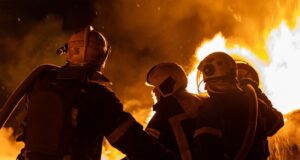 В Україні відзначили День захисників і захисниць Росіяни вдарили по Чернігову та пошкодили багатоповерхівку